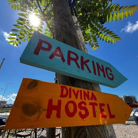 Divina 旅馆 地拉那